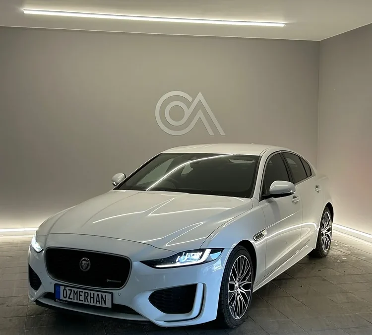 Jaguar XE R Dynamic S